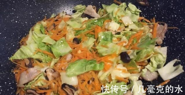 乌黑|换季老掉发，经常吃这物，头发乌黑柔顺不易掉，现在正是季节！