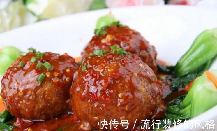 红烧狮子头的正宗做法，关键是调肉馅，厨师长教你3招，醇香味浓