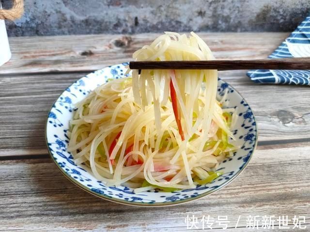 炒土豆丝，什么时候放醋是关键，这一步做对，怎么炒都脆爽好吃