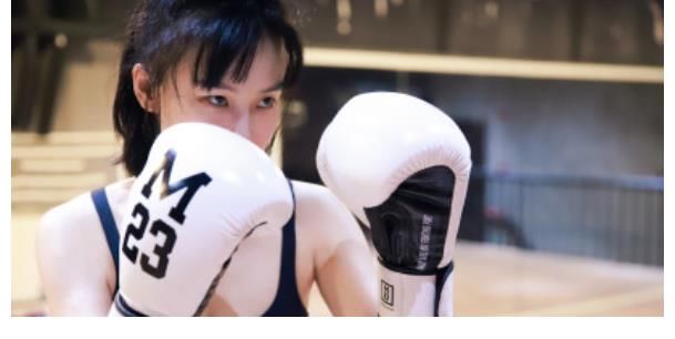 痒|“浴室歌姬”黄龄：被唱歌耽误的运动员，歌红人不红的典型代表