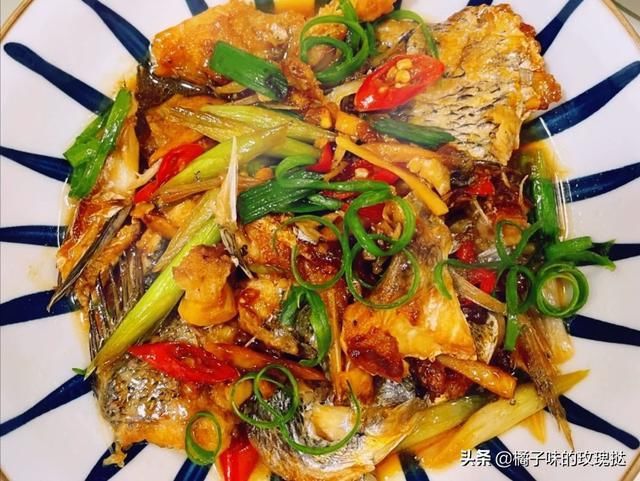 小葱|美食家常菜推荐：清焖大虾，干烧鱼块，草菇炒瘦肉，味道太赞了