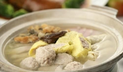 汆丸子，入锅容易散，大厨教你3个技巧，丸子饱满多汁，不松不散