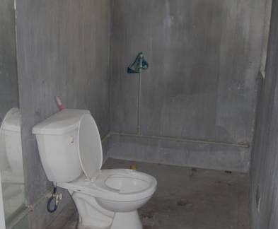 毛坯房|同事没钱装修直接住进毛坯房,一住就是5年,女朋友都找不到!