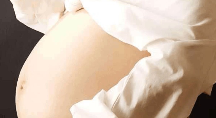 产妇|有的妈妈怀孕时肚子显得很大, 有的却不显怀, 大部分是这4个原因!