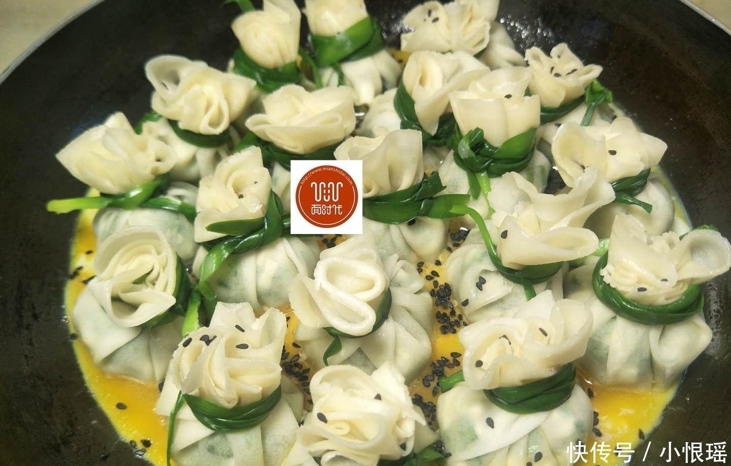 满嘴香|它比饺子简单省事,不擀面,不揉面,手不沾面,做法简单快速!