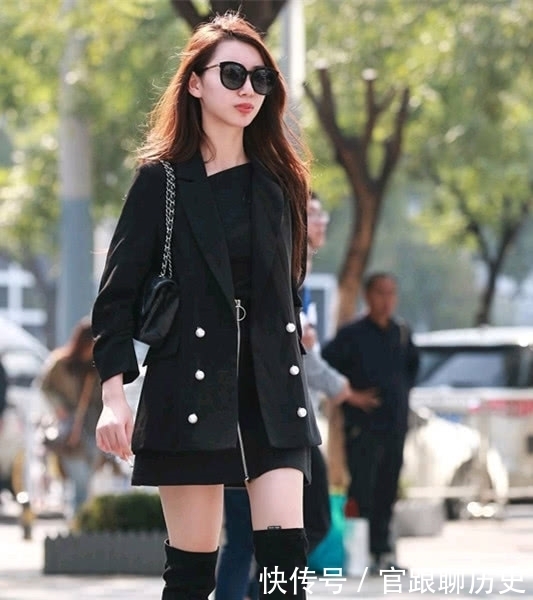 都市街头的靓装美女,大方得体的装扮尽显青春活力