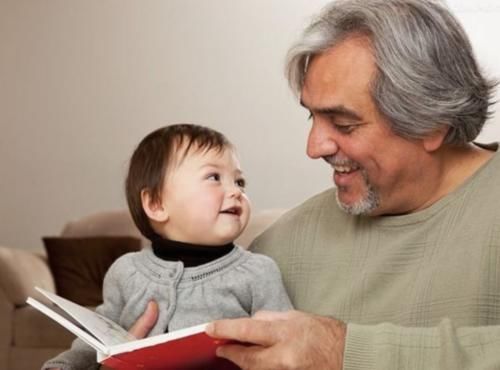 外孙|姥爷逗外孙:总来蹭饭羞不羞?4岁孩子的童言稚语让气氛略显尴尬