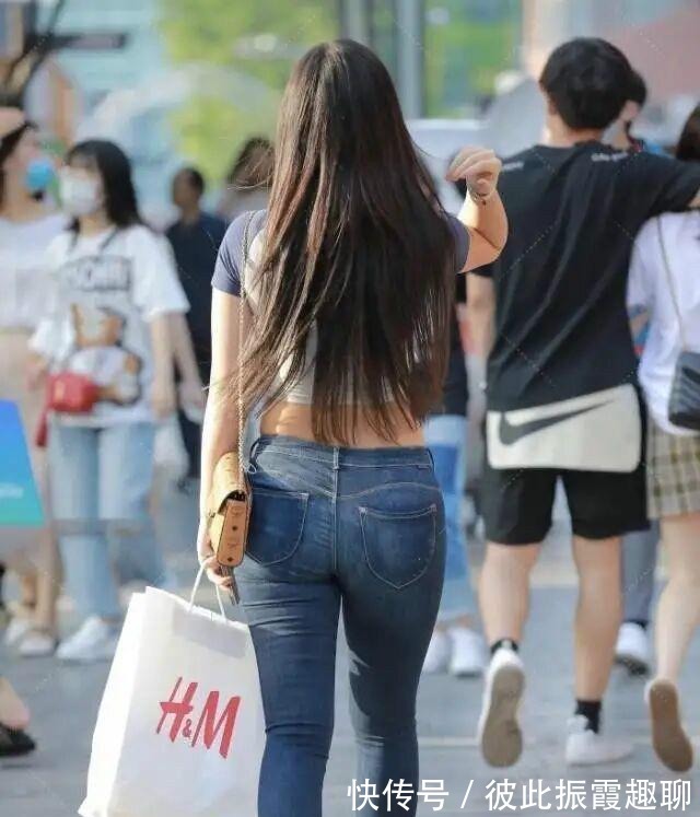 真丝 短款上衣搭配瑜伽裤,装扮让气质满满呈现,简单又耐看