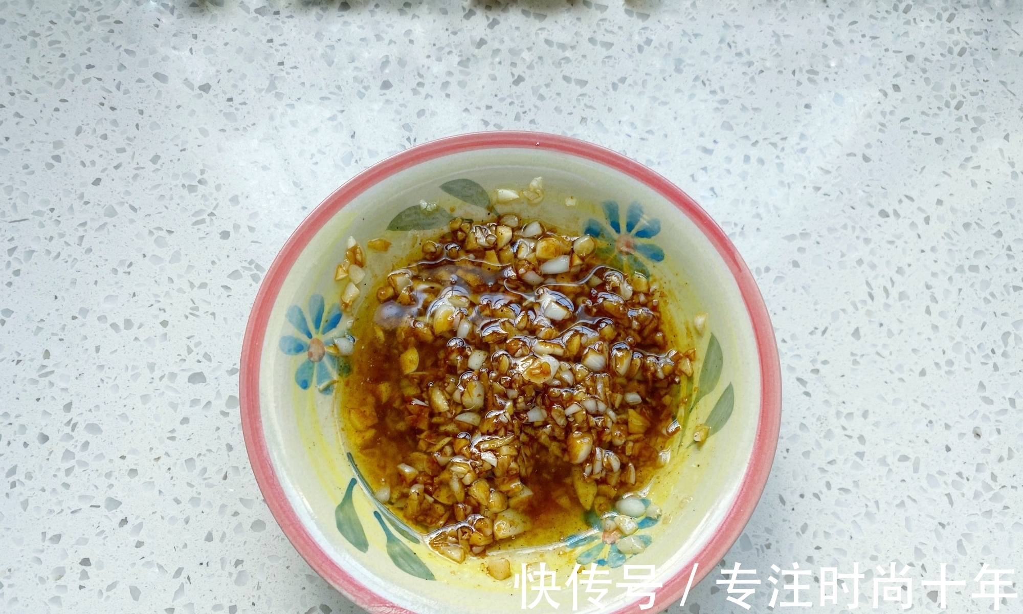 入味|蒜蓉粉丝蒸虾,粉丝不要焯水记住1招,虾肉鲜嫩粉丝入味又好