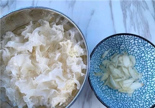 它是天然“防晒霜”，常食白到发光，粉嫩少女肌，裸妆也很美！