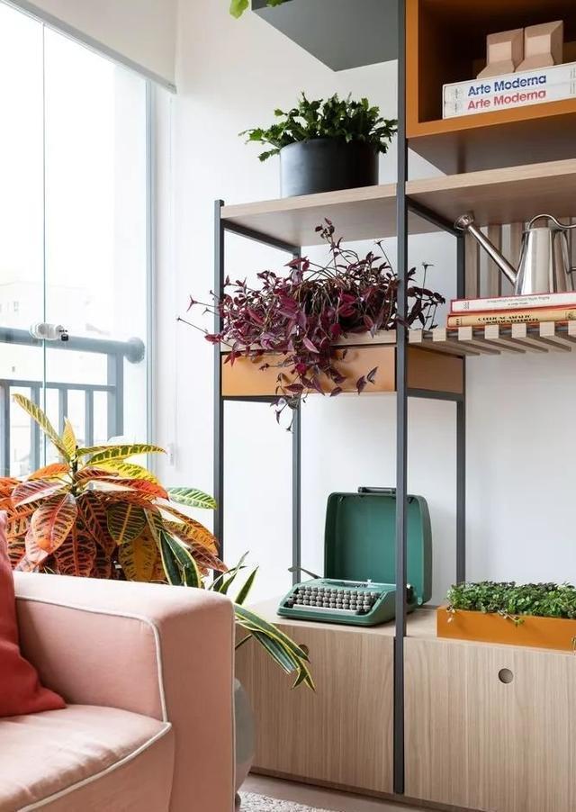 正对面|夫妻的45㎡小家:进门是阅读角,阳光书房超赞,色彩搭配太美了!