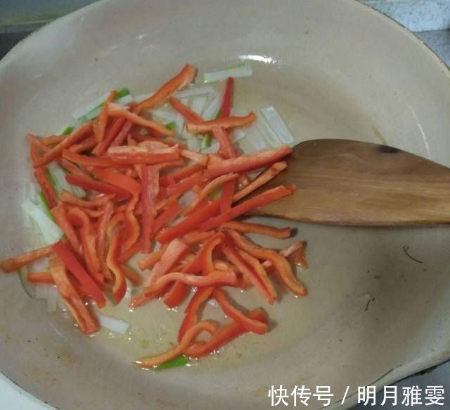 香味|香芹炒鸡蛋，入口充满了香味，很嫩，大人小孩都喜欢