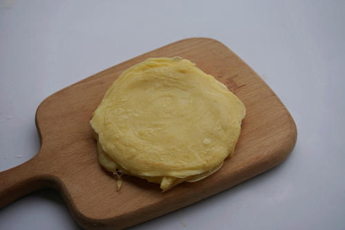 千层饼|果仁肉松千层饼,咬一口满满都是料,步骤简单,自己也能做