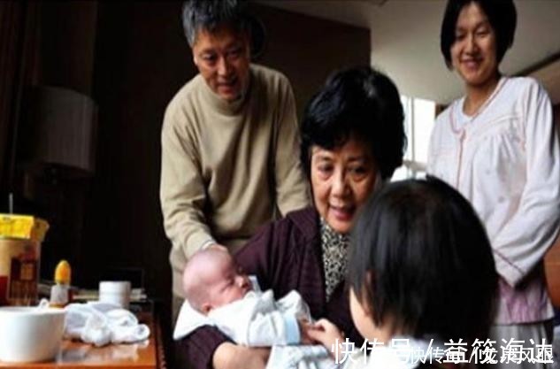 宝妈|“别让亲妈照顾自己坐月子”,90后新手宝妈的话,引起网友共鸣