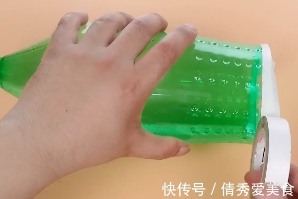 大号塑料瓶别扔了,中间剪一刀,穿一根绳子,做10个都不够用