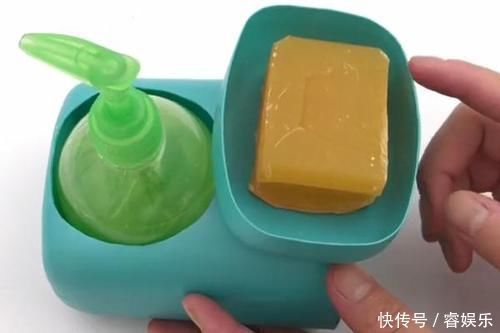 洗发水瓶不要扔,中间割2个圆,放在卫生间,全家人都要抢着用