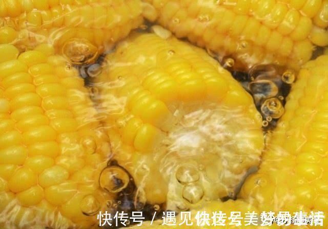 调料|煮玉米时,加这两种调料,玉米又香又甜,吃一次还想再吃