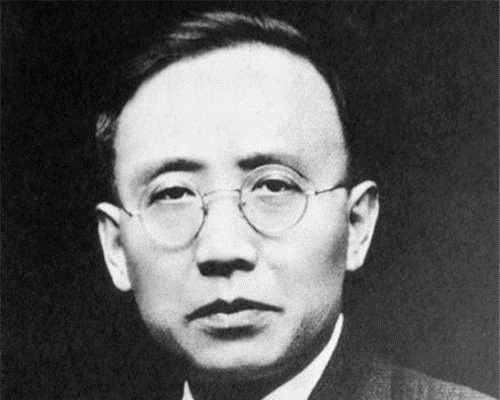 中国历史&郭沫若4字骂鲁迅,鲁迅加一字机智骂回,就道出了郭沫若的一生