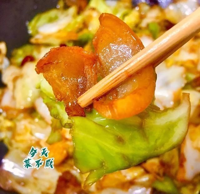  炒成|包菜的做法非常简单，但炒成大厨师的味儿来，你得那样做，必须这两步