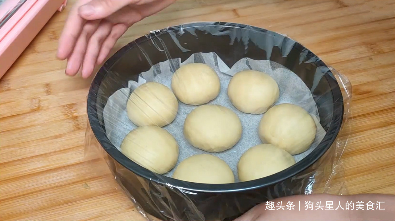 电饭煲|1碗面粉2个鸡蛋，教你在家做面包，不用烤不用电饭煲，拉丝又松软