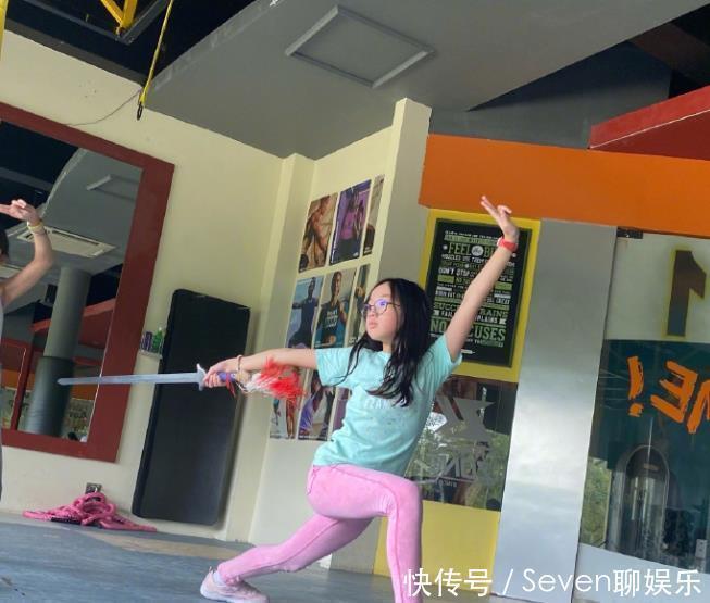 武照|吴尊晒儿女练武照| 笑称这一家可不是开玩笑的|