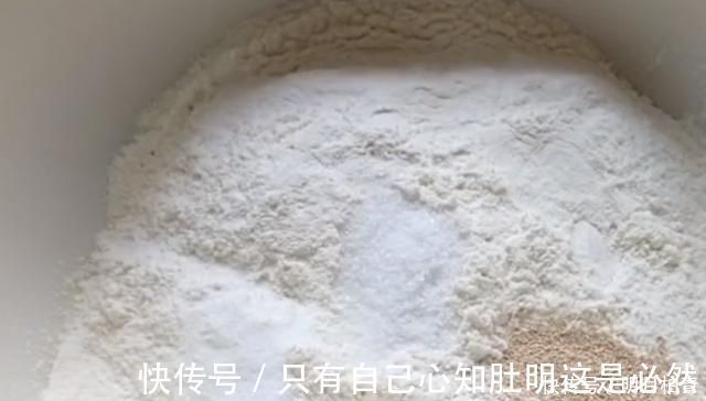 花生米|花生米里加2个鸡蛋，比红烧肉还香，我家一周吃3次，每次上桌抢光