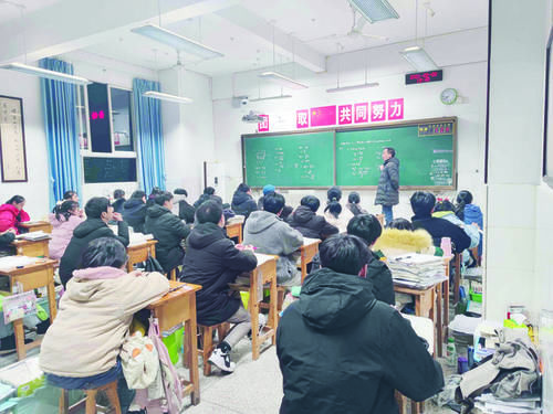 中小学生不得带手机入校，来看看万州市民怎么说？