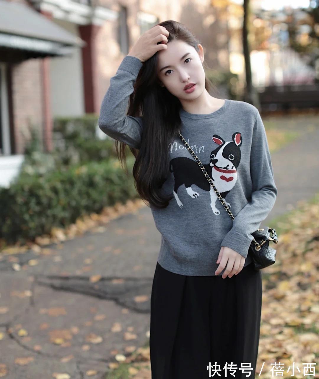 直筒裤 秋冬建议多穿“针织衫”,搭配直筒裤显气质,搭配半身裙高级优雅