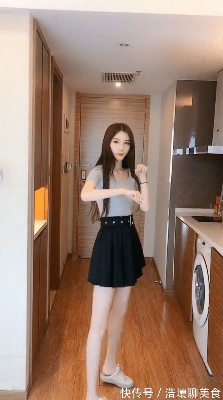 街拍|街拍,白色蕾丝连衣裙看上去特别的唯美,让人心动