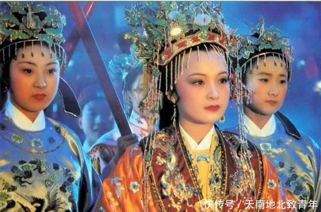 撞见茗烟与丫头云雨的画面,贾宝玉为什么就想去找袭人原来如此!