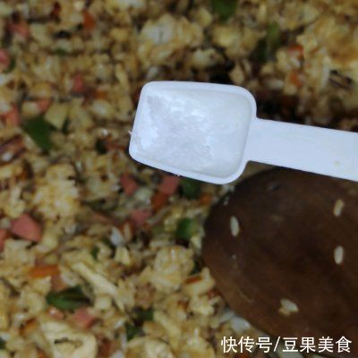 香肠丁|好吃的家常时蔬炒饭是这样做的，营养美味，看一遍就会