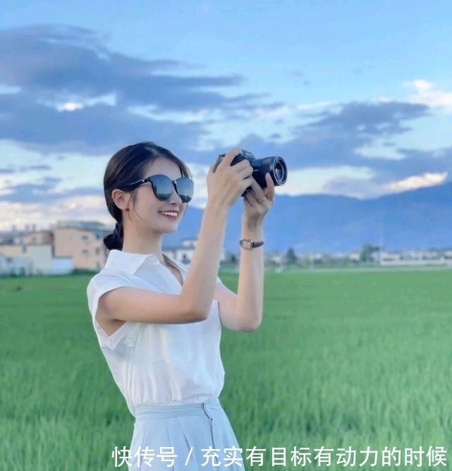 成熟|成熟女人怎么穿才好看呢？简约温柔的穿搭就很不错，高级又有魅力