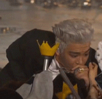 |搞笑GIF趣图:再也不敢在宿舍睡懒觉了,室友们太疯狂