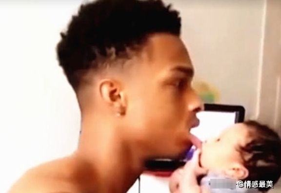 妈妈|新手爸爸亲吻女儿，而接下来女儿的反应，笑得妈妈直不起腰