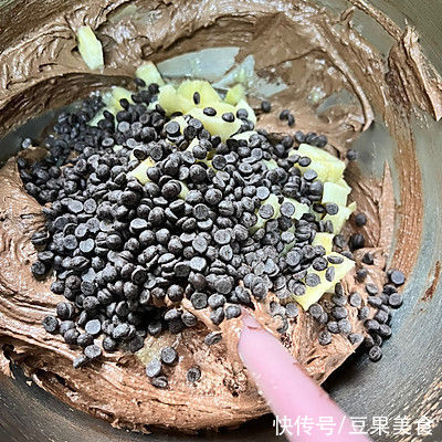 超级简单的香蕉巧克力蛋糕，赶快get起来