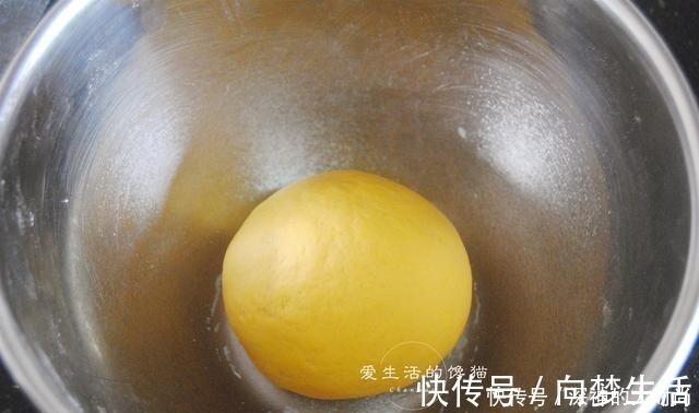 做包子不要只会加酵母,多加一勺它,包子又软又胖,冷了也不硬