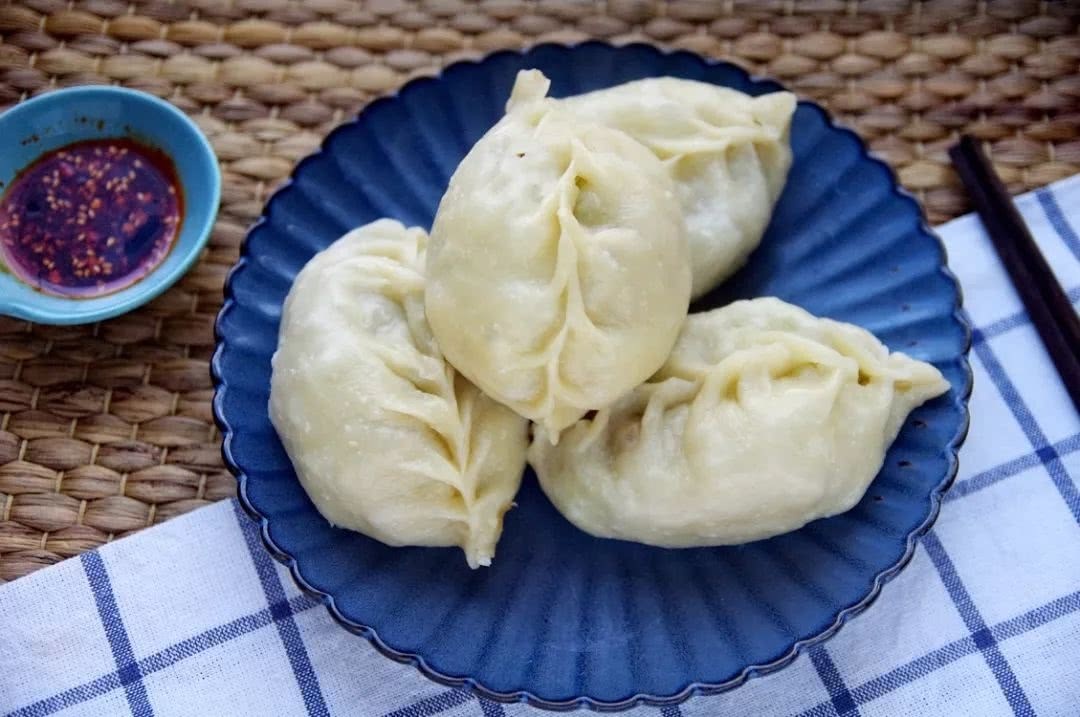 只有山东人这样蒸包子,大块白菜大块肉,吃起来爽快又清新