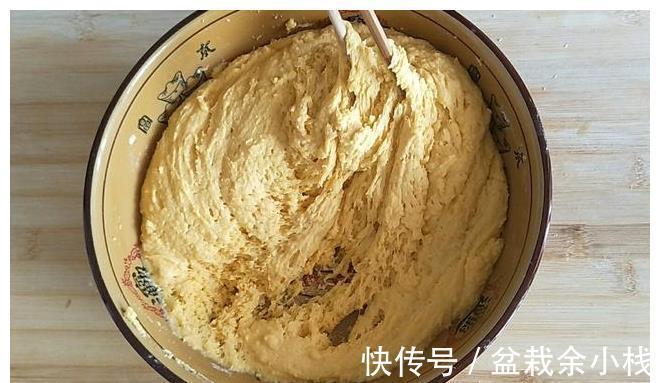 干面粉|玉米面别再蒸窝头了,教你做成玉米发糕,又香又好吃