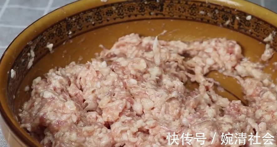 猪肉我家最爱这样吃，外酥里香，营养又解馋，一次做三斤都不够吃