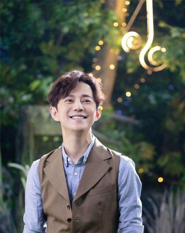 何炅的人脉到底有多强大?看看每年的何榜就知道了!