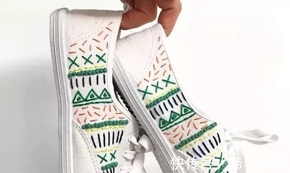 diy 小白鞋穿腻了?试下刺绣后的小白鞋,一样穿出“花”样!附教程