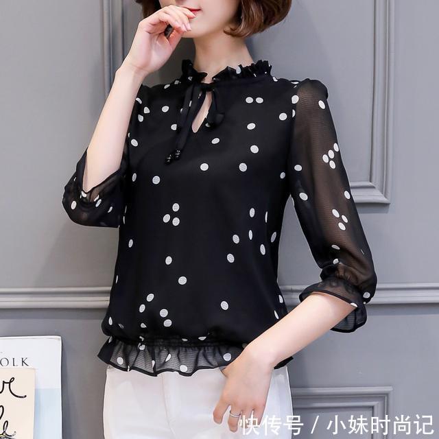 短袖 女人过了30岁,穿衣不要太随意,紧致版上衣让你更有女人味