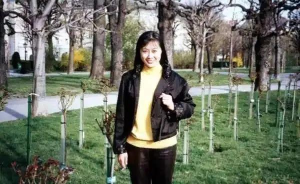 《曲苑杂坛》王牌主持人汪文华,节目停播9年后她去哪了