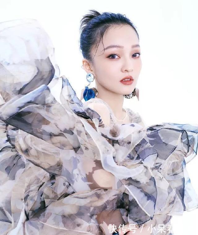 童颜|张韶涵肖战也太默契了!37岁的她少女颜漫画腿不输90后小花······