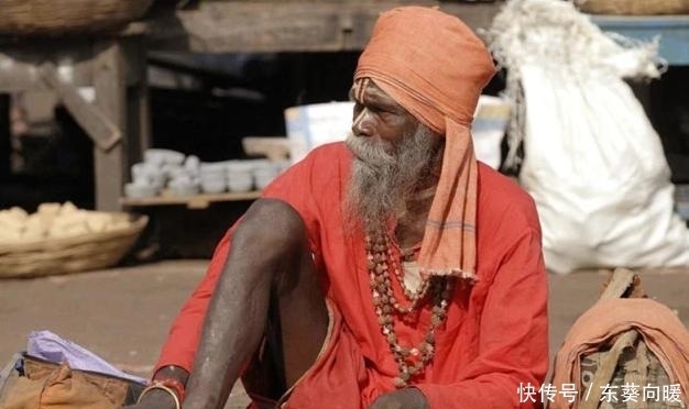 印度老汉为修行,13岁便绝食,自称78年不吃喝不排泄,现状如何?