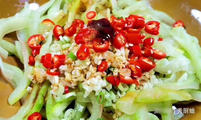 宝贝|很多人只吃果肉，其实果皮才是宝贝，切好一腌一拌，消暑又开胃