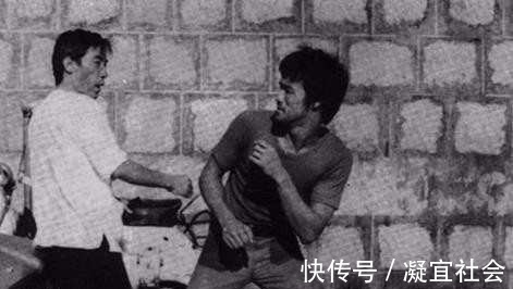 李振藩|李小龙与韩英杰切磋武术罕见照,韩英杰对李小龙腿上功夫大加赞叹