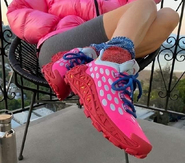 进口鞋 安踏联名“范思哲”!颜值满分,国外明星上脚,老外也爱进口鞋?