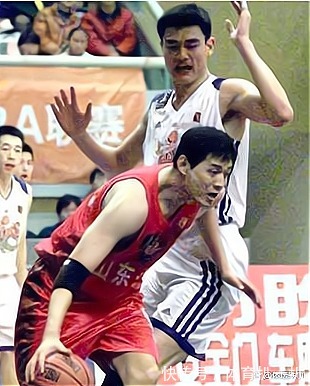 外教|逍遥王巩晓彬的篮球人生，与山东男篮2个教练的恩怨过往