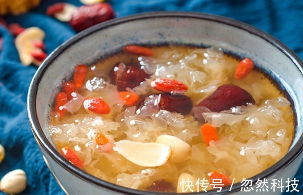 银耳羹|银耳能补充胶原蛋白爱美的女性注意了,吃多了或会让你越来越丑